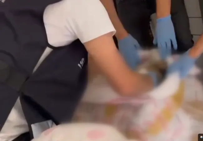 Samsun Narkotik Polisinin düzenlediği operasyonda ele geçirdiği on binlerce sentetik ecza hapı.