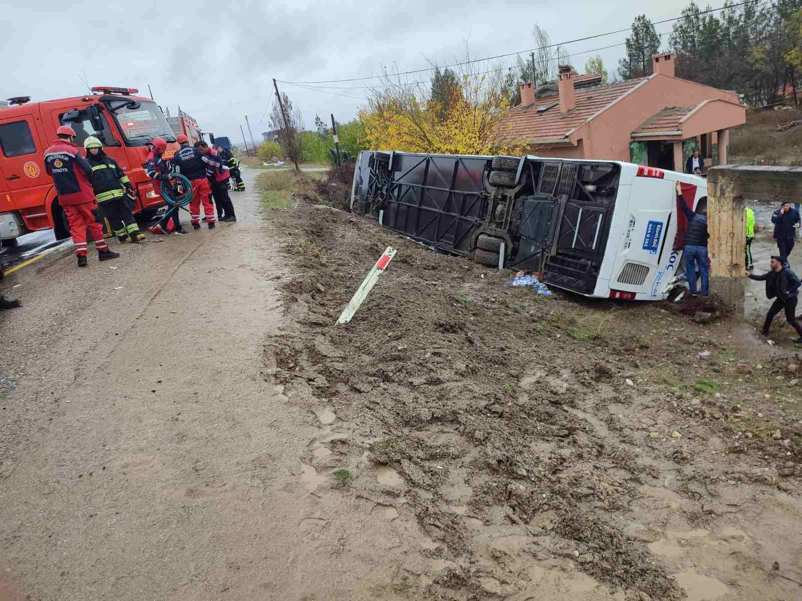 Diyarbakır'da yolcu otobüsü devrildi: 3'ü ağır 33 yaralı - ASAYİŞ - Samsun  Hedef Halk Gazetesi İnternet Haber Sitesi