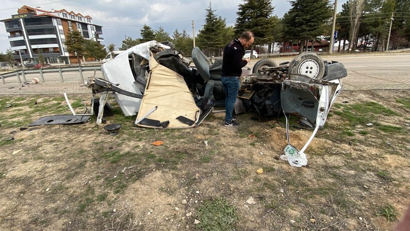 Kaza Yapan Otomobil Parçalandı: 1 Ölü, 1 Yaralı - ASAYİŞ - Samsun Hedef  Halk Gazetesi İnternet Haber Sitesi