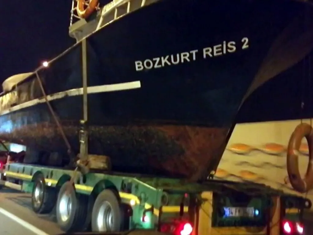 Samsun’da gemiyi karadan yürüttüler