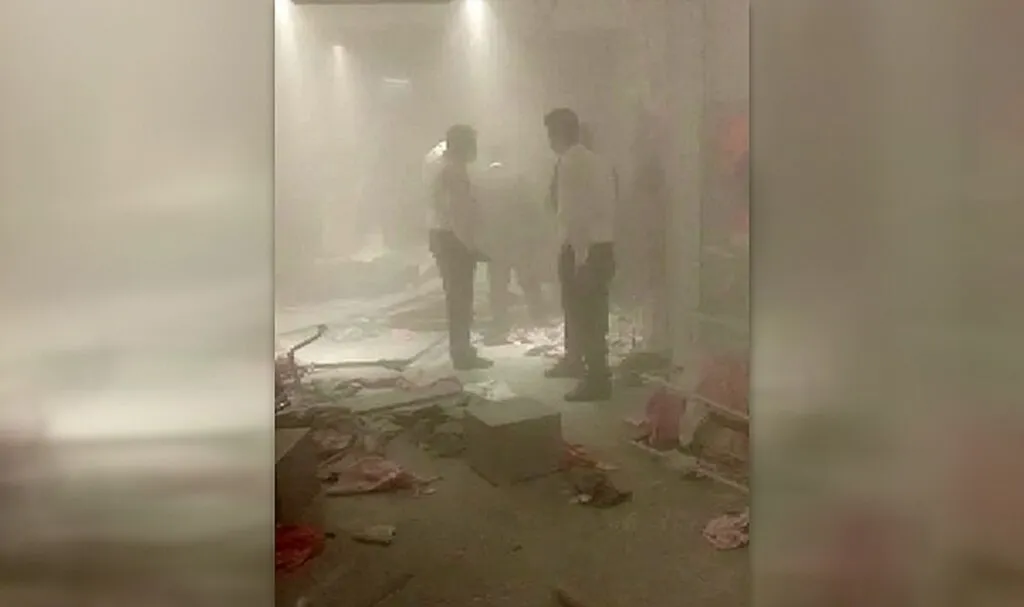 AVM'de göçük... Bir mağazanın tavanı çöktü, büyük panik yaşandı