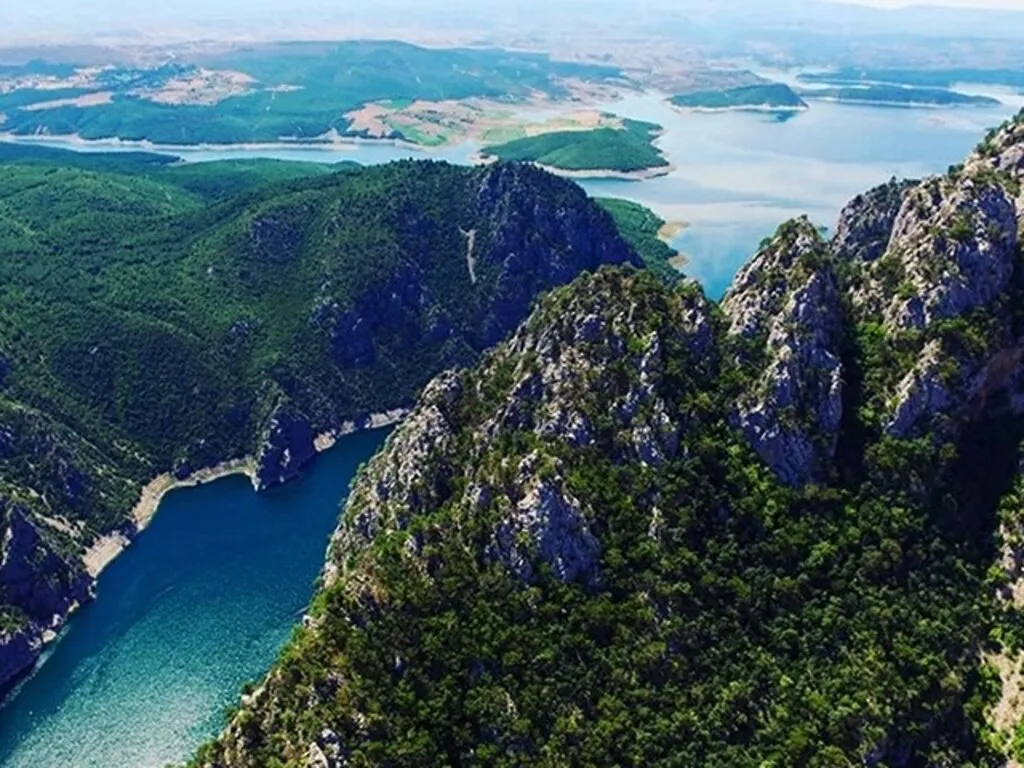 Şahinkaya Kanyonu eşsiz doğal güzelliği ile hayran bırakıyor