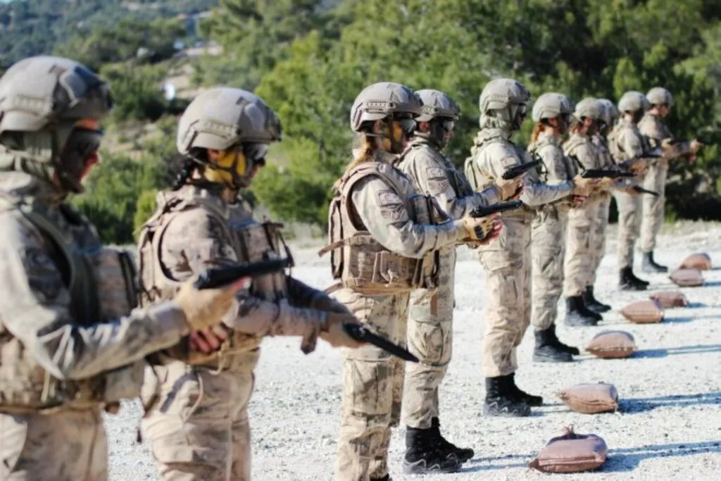 İşte Türkiye’nin İlk Kadın Jandarma Komando Astsubayları - Resim 20