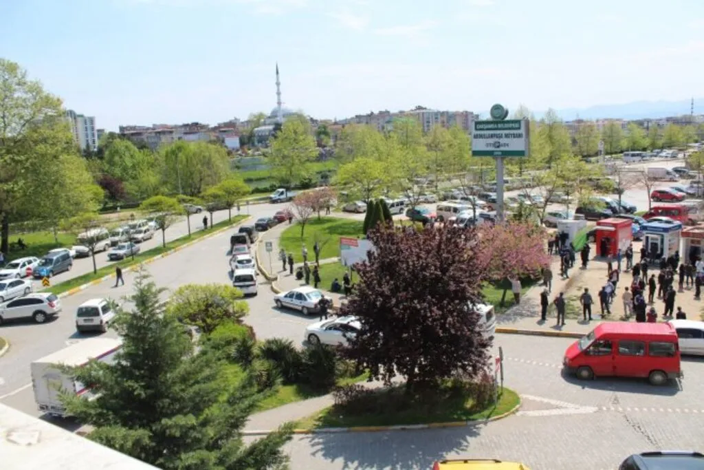 Samsun Sokakları Yine Tıklım Tıklım - Resim 8
