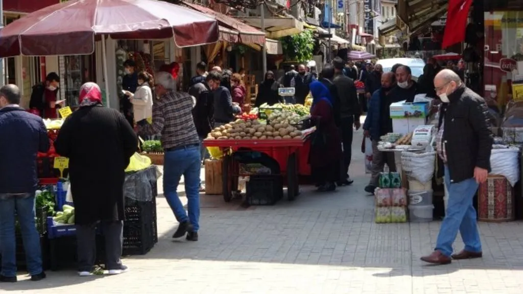 Samsun Sokakları Yine Tıklım Tıklım - Resim 12
