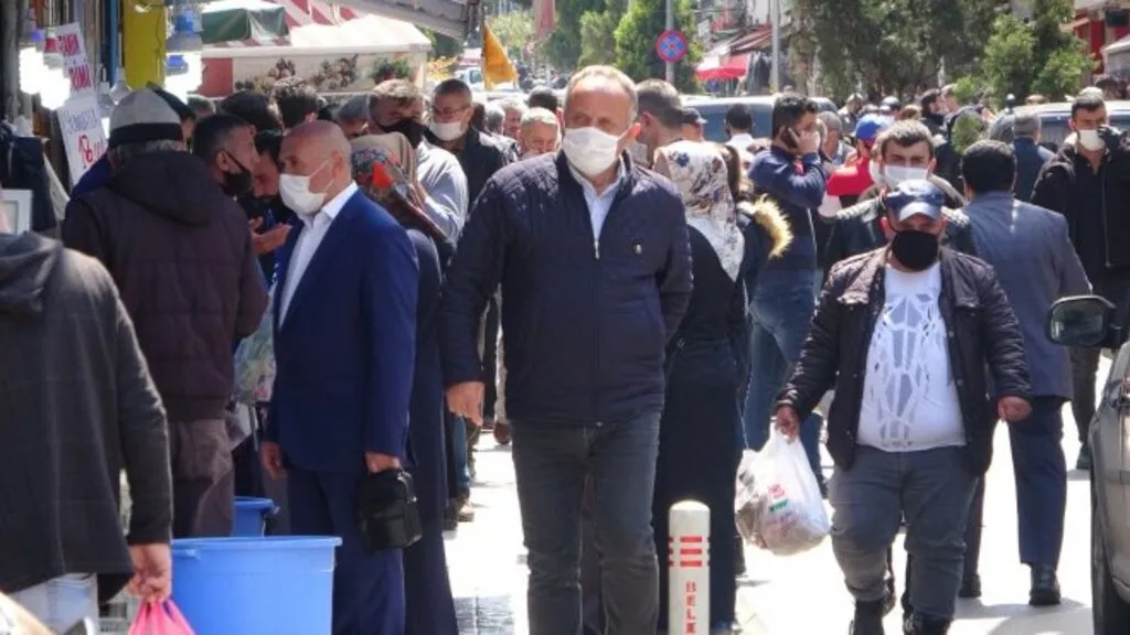 Samsun Sokakları Yine Tıklım Tıklım - Resim 13