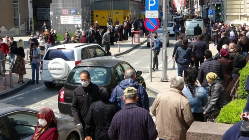 Samsun Sokakları Yine Tıklım Tıklım - Resim 14