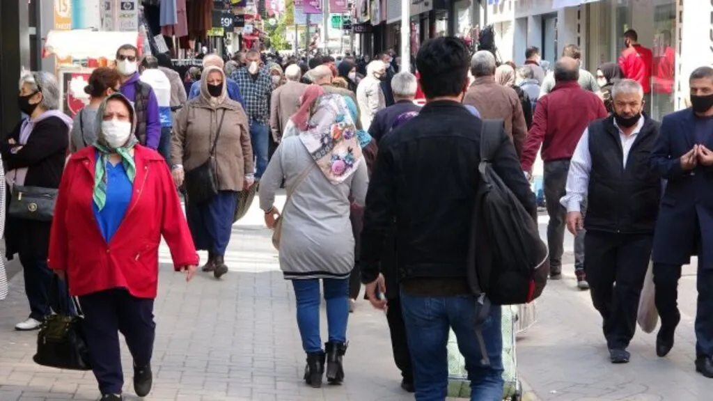 Samsun Sokakları Yine Tıklım Tıklım - Resim 15