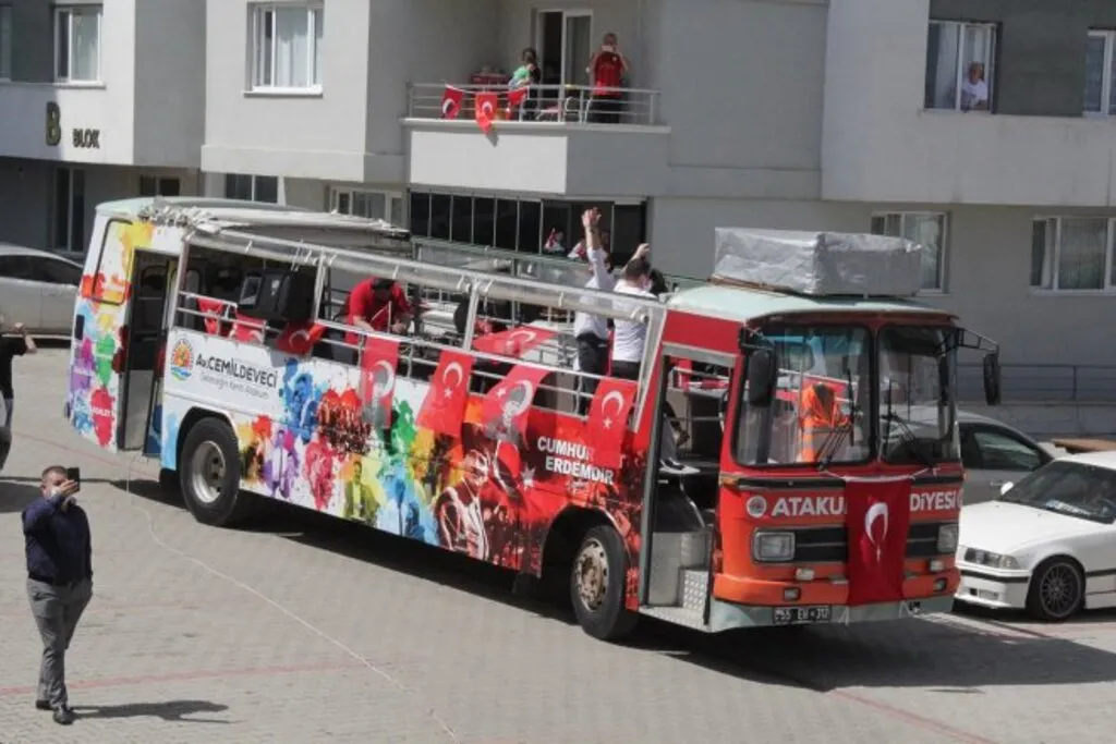Atakum’un Cadde ve Sokaklarında Coşku Dolu 19 Mayıs Kutlaması - Resim 2