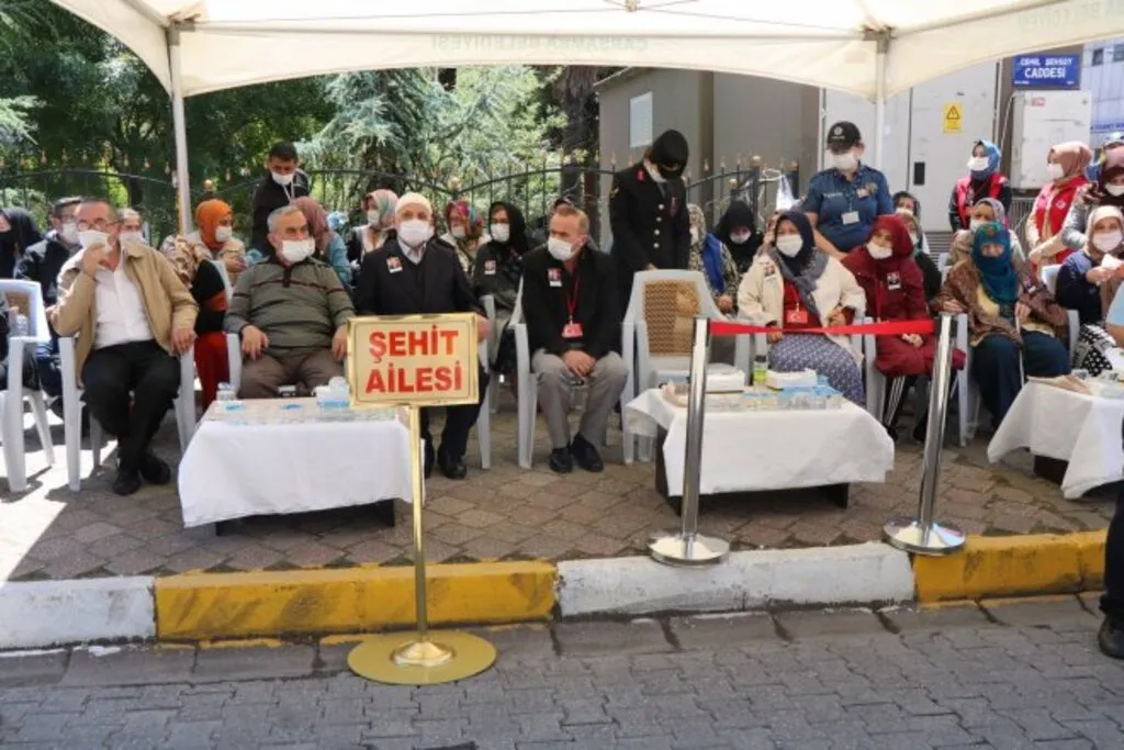Samsun Şehidini Son Yolculuğuna Uğurladı - Resim 4