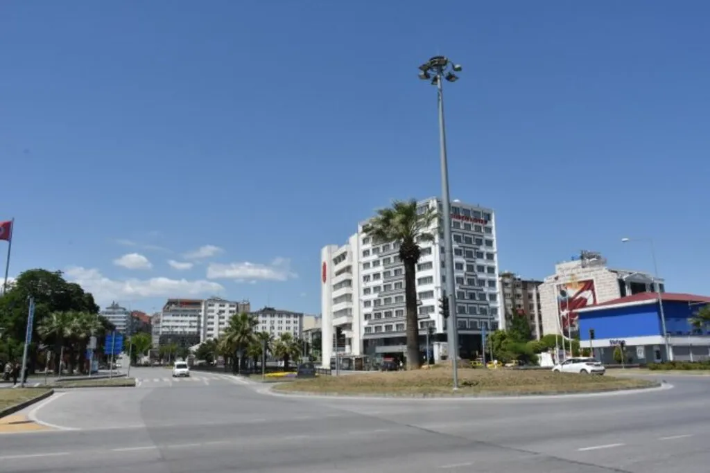 Samsun'da Sokağa Çıkma Kısıtlamasında Cadde ve Sokaklar Boş Kaldı - Resim 4