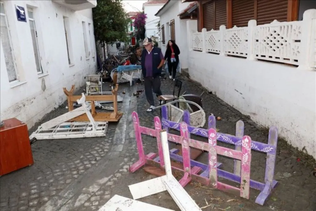 Depremin merkez üssü Seferihisar havadan görüntülendi - Resim 9