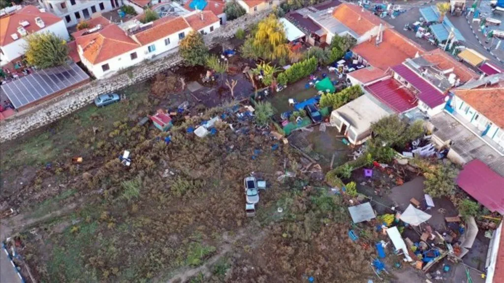 Depremin merkez üssü Seferihisar havadan görüntülendi - Resim 12