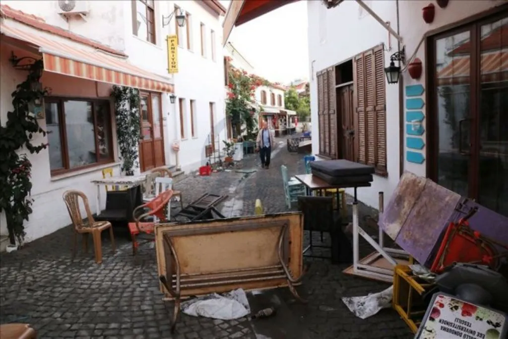 Depremin merkez üssü Seferihisar havadan görüntülendi - Resim 16
