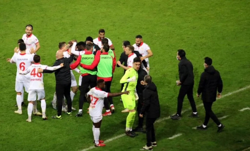 Samsunspor: 1 Altay: 0 Maçtan Kareler - Resim 47