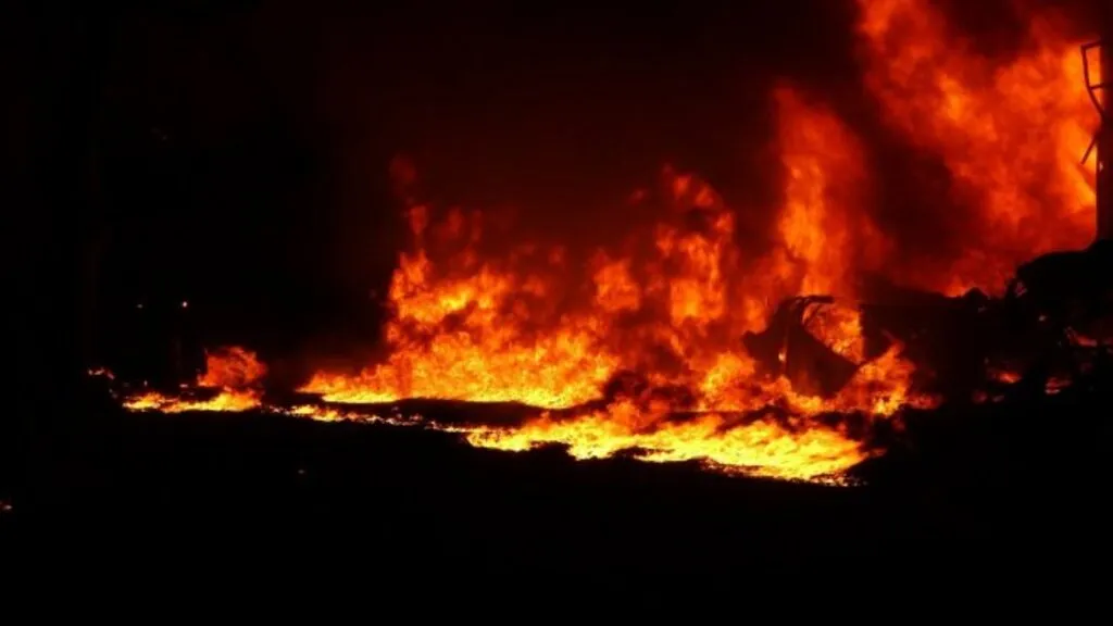 Samsun'da sanayi sitesinde iş yerleri alev alev yandı! - Resim 1