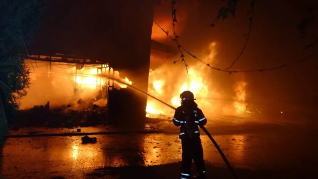 Samsun'da sanayi sitesinde iş yerleri alev alev yandı! - Resim 8