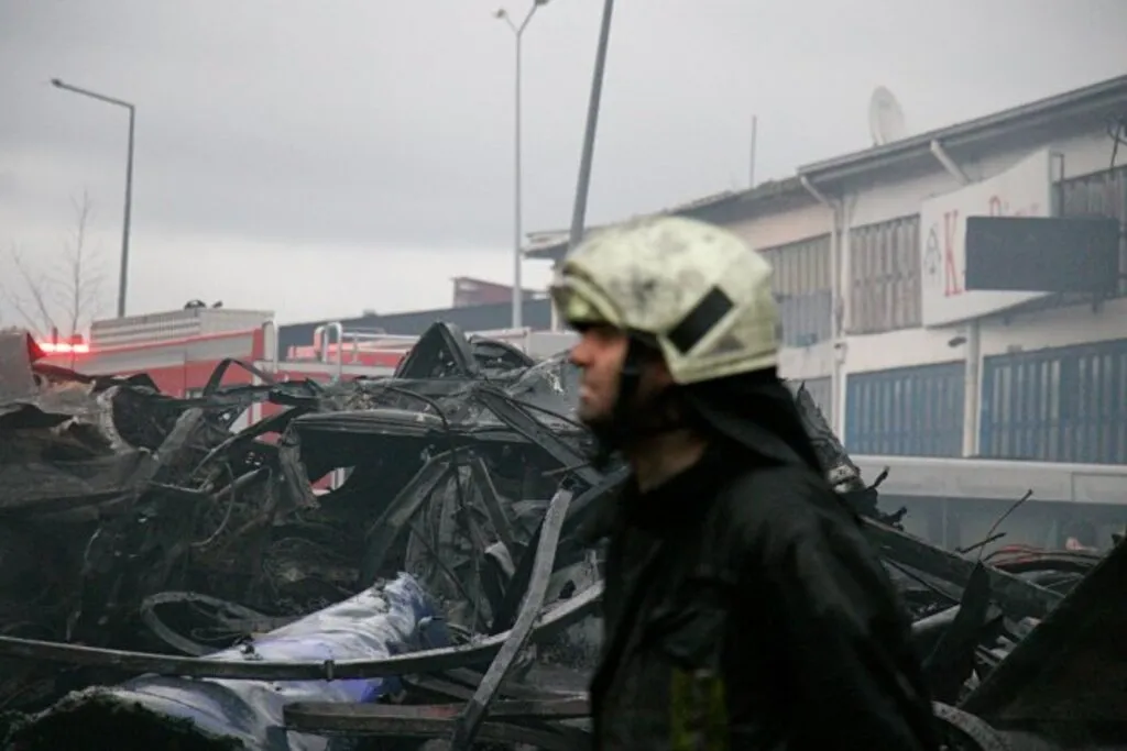 Samsun'da sanayi sitesinde iş yerleri alev alev yandı! - Resim 18