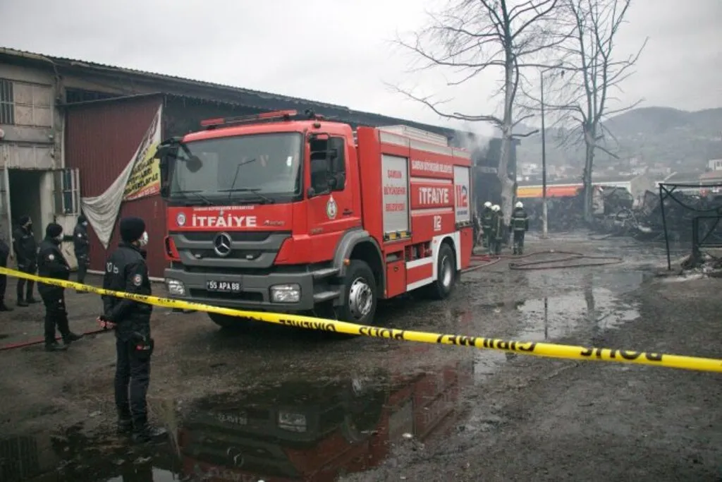 Samsun'da sanayi sitesinde iş yerleri alev alev yandı! - Resim 24