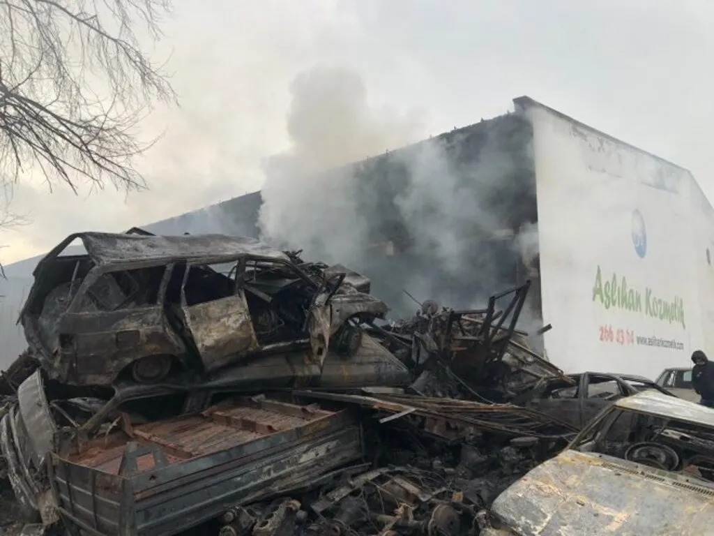 Samsun'da sanayi sitesinde iş yerleri alev alev yandı! - Resim 27