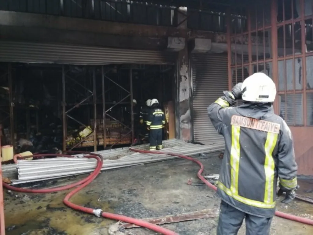 Samsun'da sanayi sitesinde iş yerleri alev alev yandı! - Resim 32