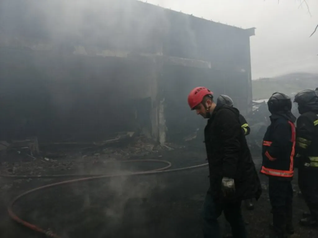 Samsun'da sanayi sitesinde iş yerleri alev alev yandı! - Resim 33