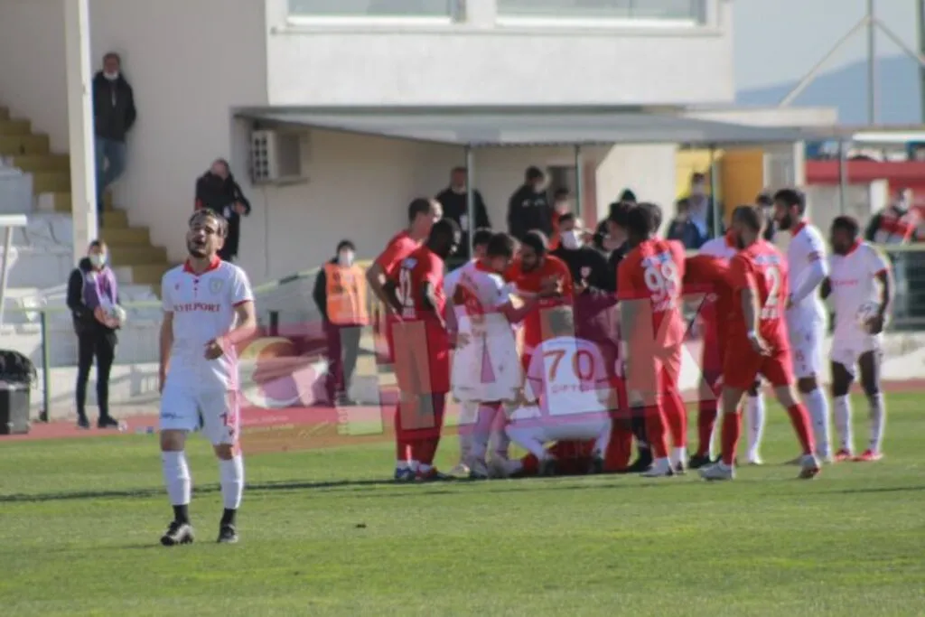 Ümraniyespor Samsunspor Maçının Son Dakikasındaki Olayları HHALK Anbean Fotoğrafladı - Resim 11