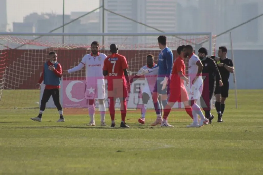 Ümraniyespor Samsunspor Maçının Son Dakikasındaki Olayları HHALK Anbean Fotoğrafladı - Resim 13