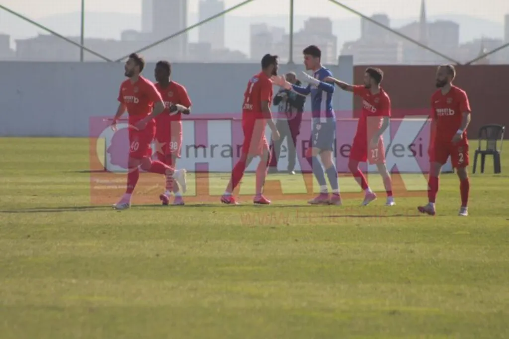 Ümraniyespor Samsunspor Maçının Son Dakikasındaki Olayları HHALK Anbean Fotoğrafladı - Resim 14