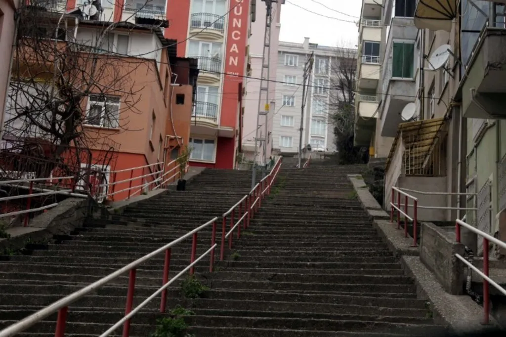 Samsun'da sokağa çıkma kısıtlaması nedeniyle sessizlik hakim - Resim 3