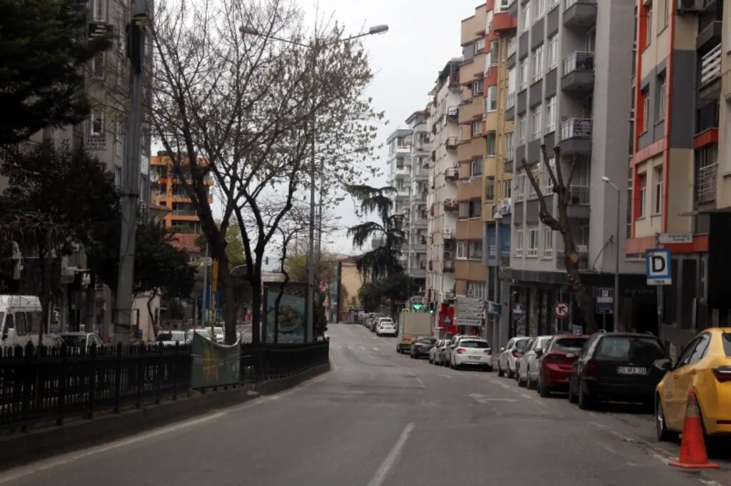 Samsun'da sokağa çıkma kısıtlaması nedeniyle sessizlik hakim - Resim 5