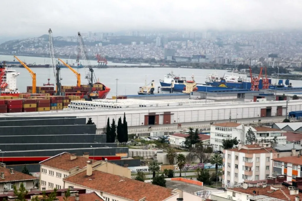 Samsun'da sokağa çıkma kısıtlaması nedeniyle sessizlik hakim - Resim 7