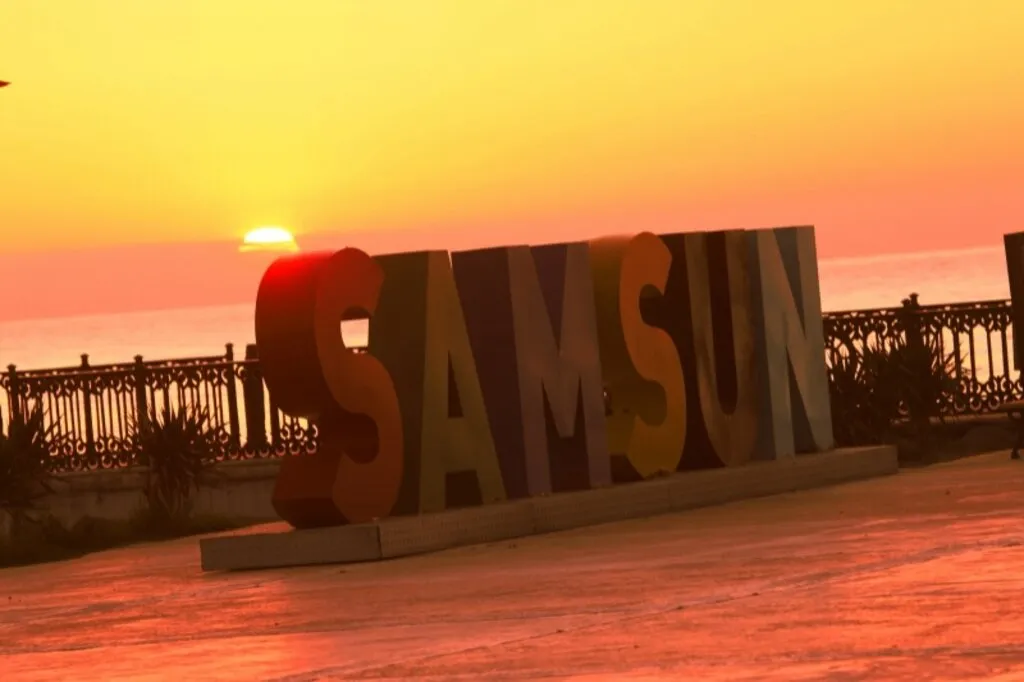 Samsunlular kısıtlamaya rağmen Hıdırellez için gün doğumunda sahile gitti - Resim 3