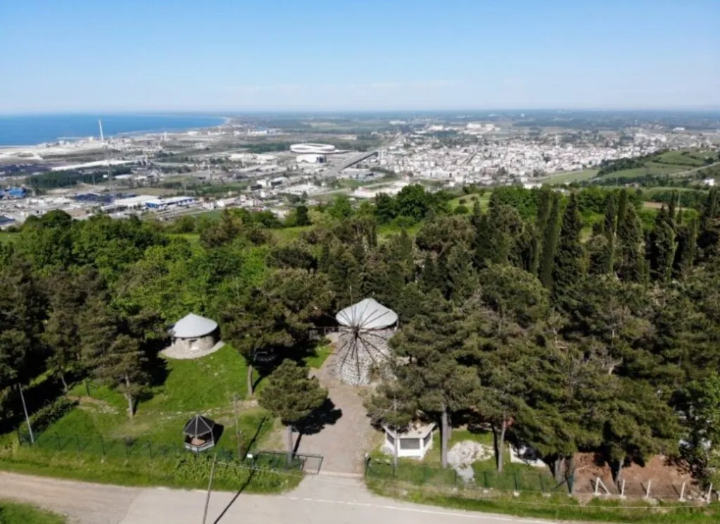 Karadeniz'in tek taş gövdeli yel değirmeni - Resim 1