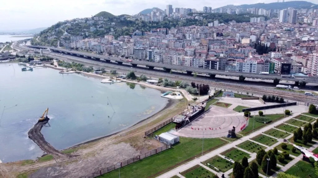 Samsun'da sokağa çıkma kısıtlaması nedeniyle sessizlik hakim - Resim 1