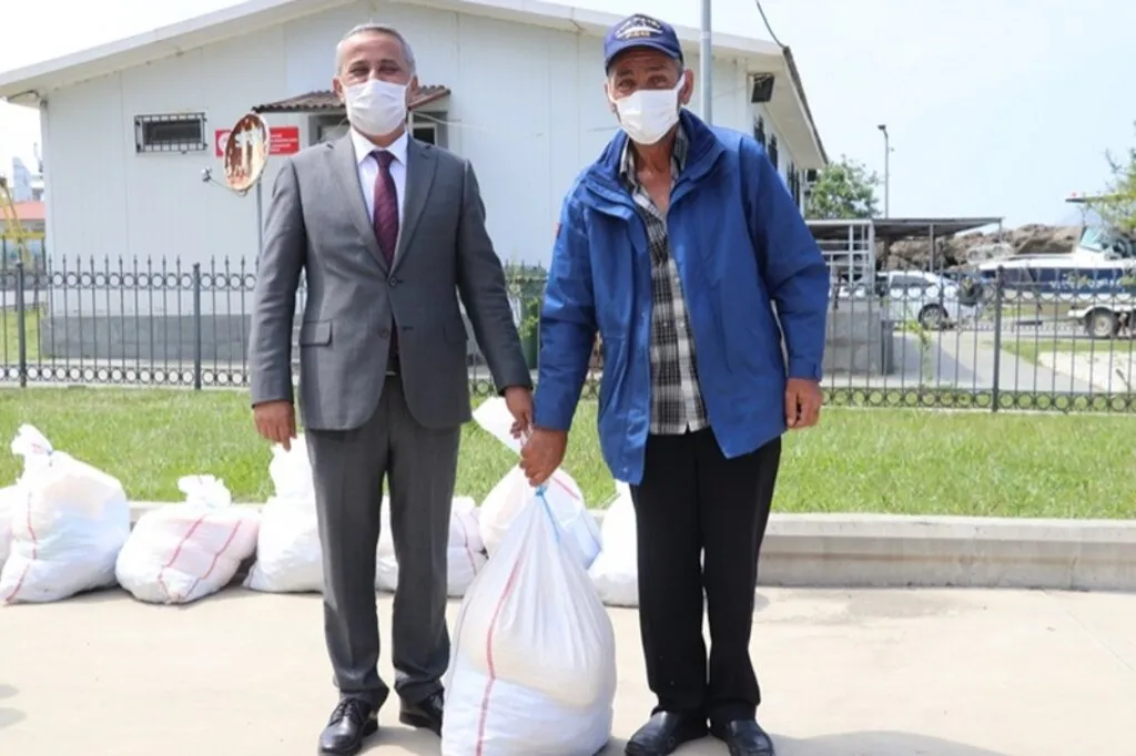Samsun'da küçük Balıkçıya Ağ Desteği - Resim 10