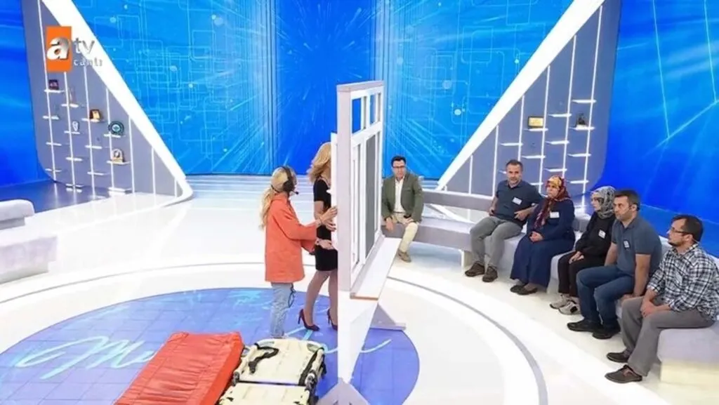 Müge Anlı’da Büyükşen cinayetinde şüpheli komşu ilk kez konuştu! O kişiyi işaret etti - Resim 1