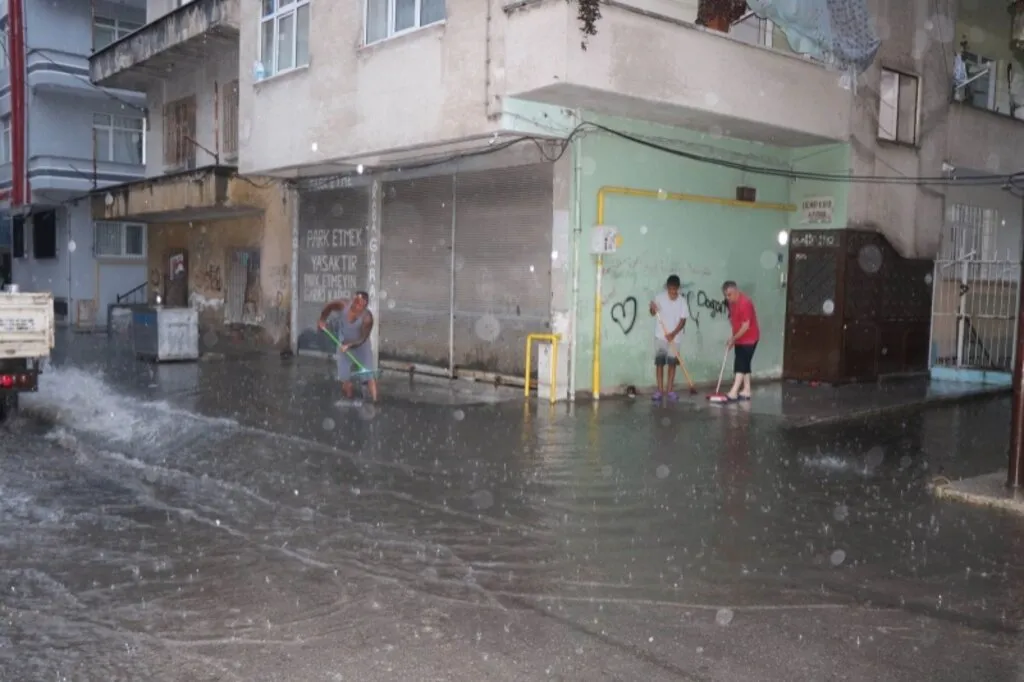 Samsun'da Sağanak Yağış Sonrası Görüntüler - Resim 1