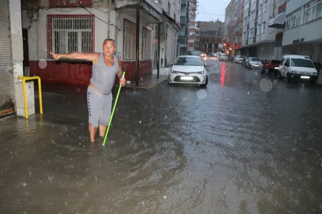 Samsun'da Sağanak Yağış Sonrası Görüntüler - Resim 3