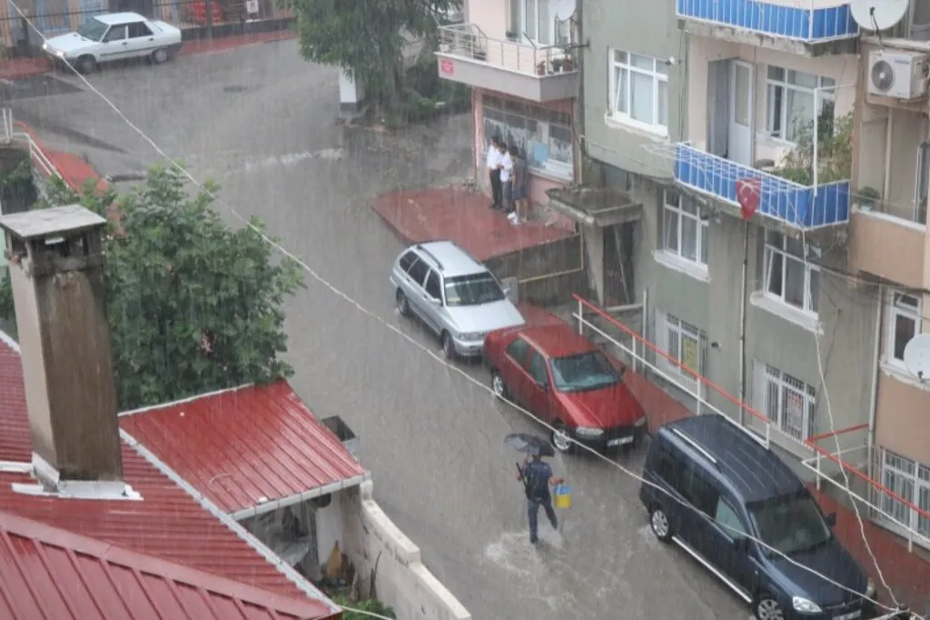 Samsun'da Sağanak Yağış Sonrası Görüntüler - Resim 6