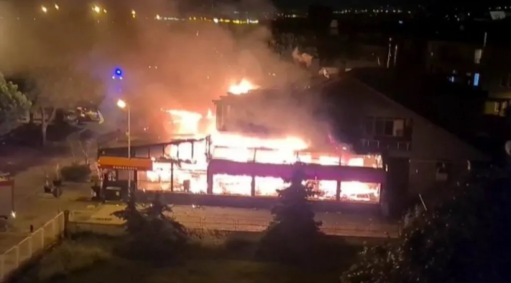 Samsun'da 2 kişinin öldürüldüğü bar gece yakıldı - Resim 2