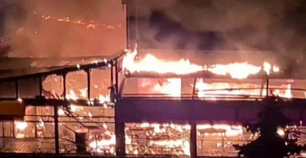 Samsun'da 2 kişinin öldürüldüğü bar gece yakıldı - Resim 3
