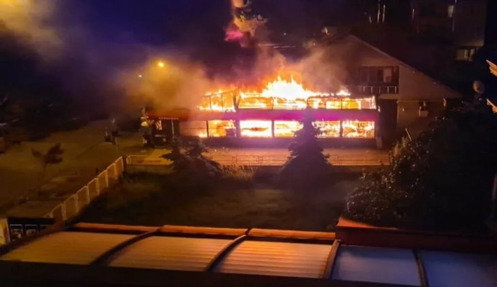 Samsun'da 2 kişinin öldürüldüğü bar gece yakıldı - Resim 5
