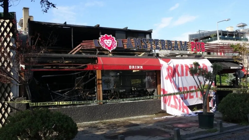 Samsun'da 2 kişinin öldürüldüğü bar gece yakıldı - Resim 9