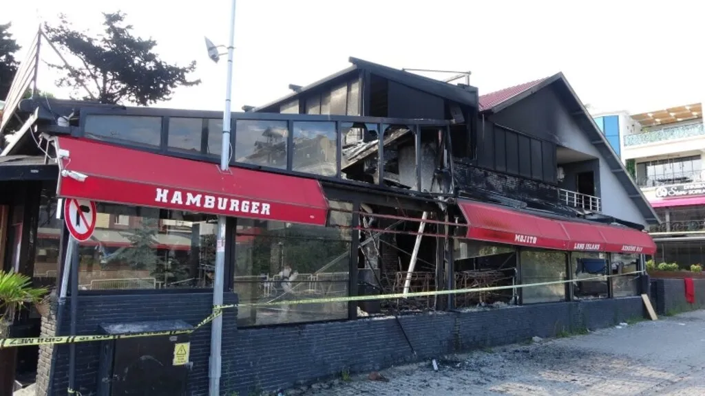 Samsun'da 2 kişinin öldürüldüğü bar gece yakıldı - Resim 11
