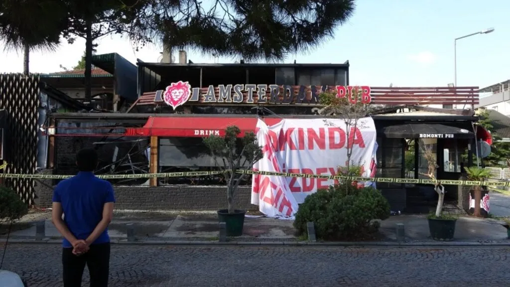 Samsun'da 2 kişinin öldürüldüğü bar gece yakıldı - Resim 12
