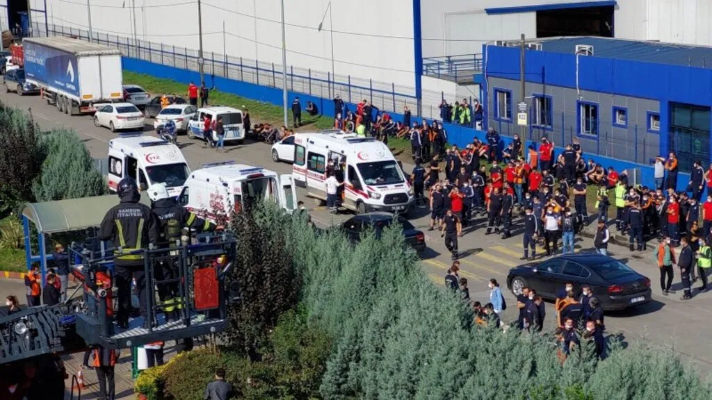 Samsun'da otomotiv fabrikasında yangın: 19 işçi hastanelik oldu - Resim 2