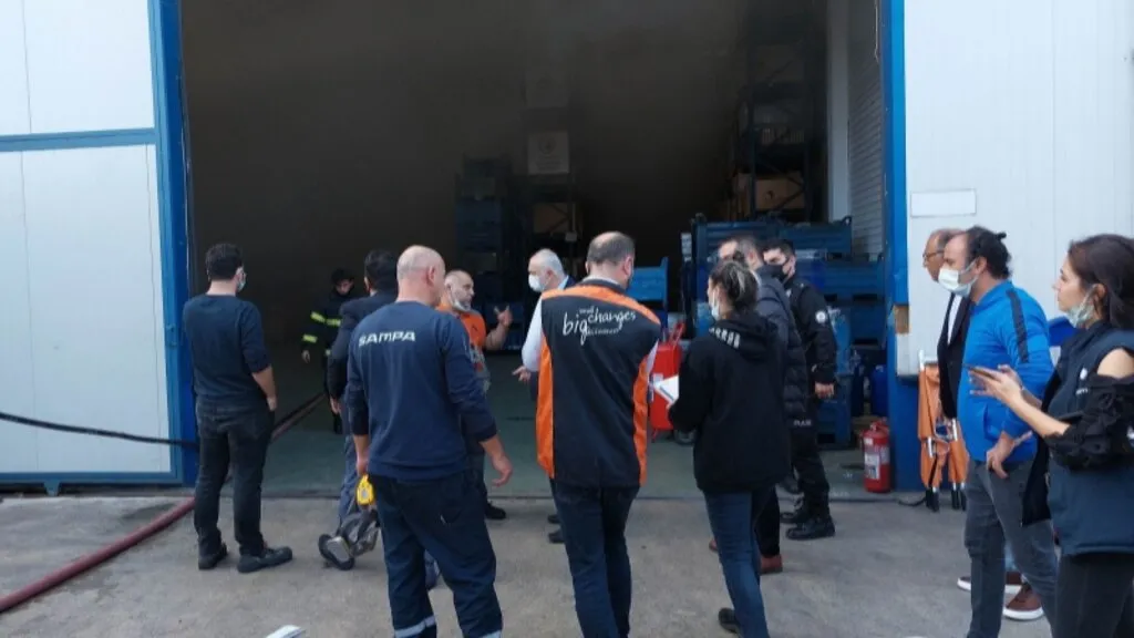 Samsun'da otomotiv fabrikasında yangın: 19 işçi hastanelik oldu - Resim 4