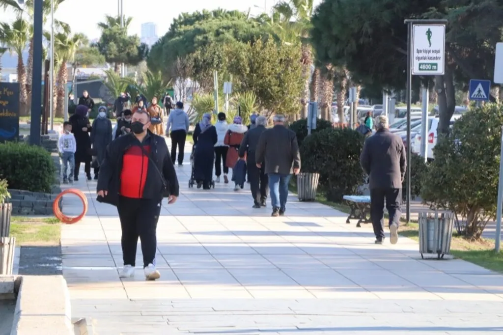 Samsun’da sıcaklık 20 dereceyi görünce sahiller şenlendi - Resim 3