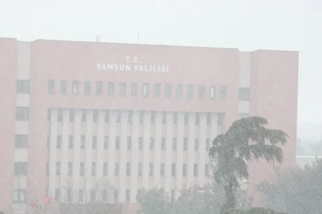 Samsun’da karada tipi, denizde fırtına - Resim 11